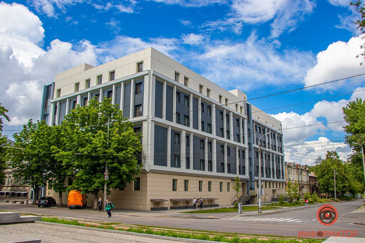 В Днепре часто можно увидеть современные офисные постройки В Днепре часто можно увидеть современные офисные постройки