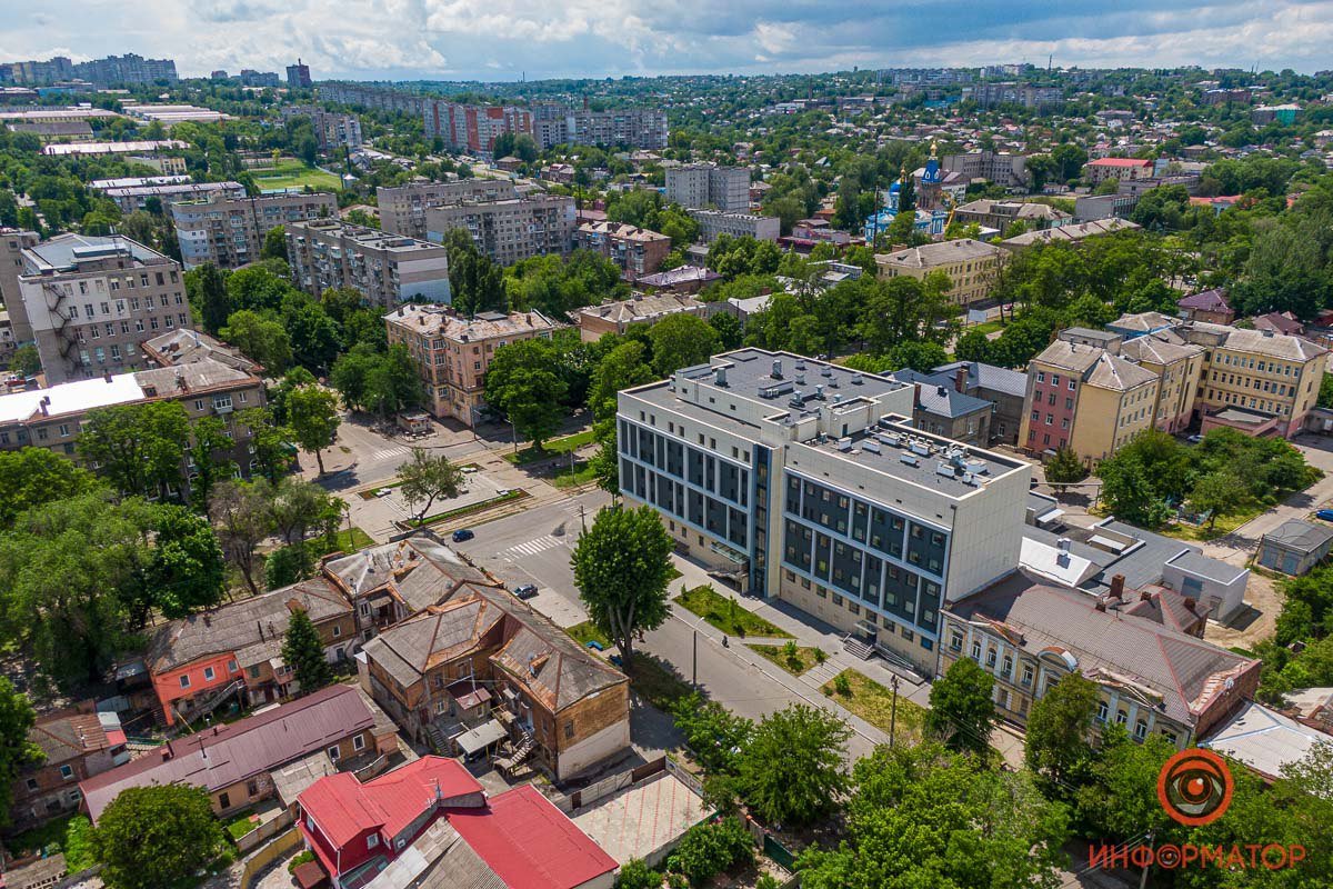 И при этом они гармонично вписываются в историческую часть города И при этом они гармонично вписываются в историческую часть города