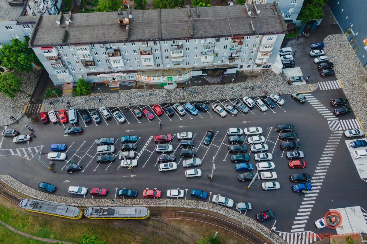 В Днепре на парковке ТРЦ NEO PLAZA по выходным показывают "Автокино": как прошел первый сеанс 8