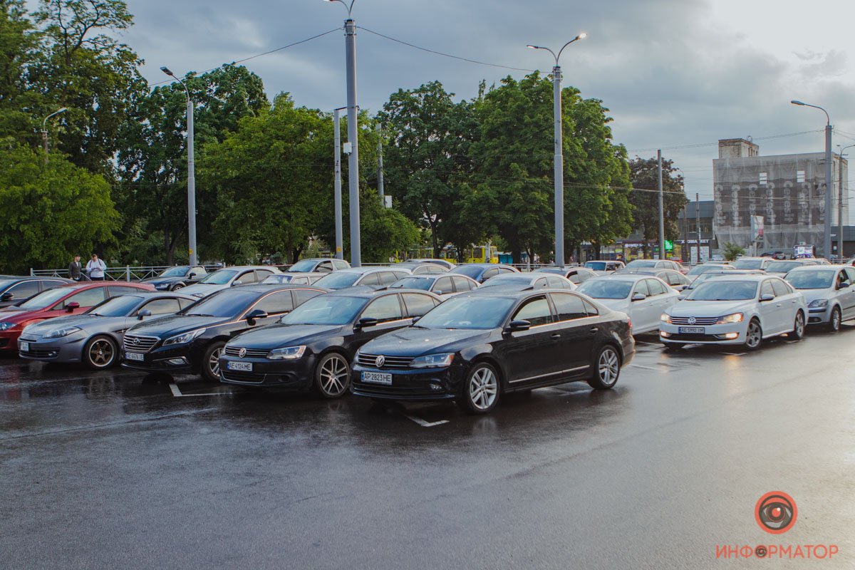 В Днепре на парковке ТРЦ NEO PLAZA по выходным показывают "Автокино": как прошел первый сеанс 14