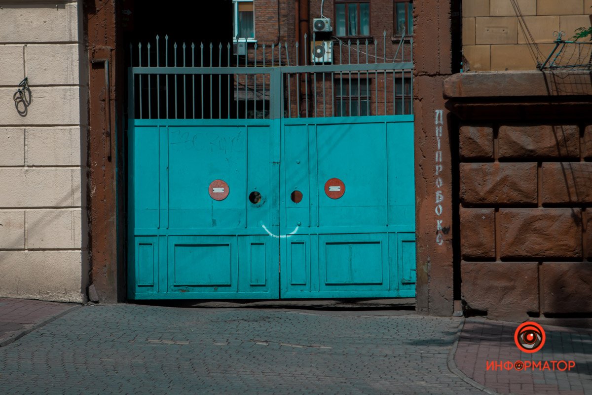 Двери улыбаются