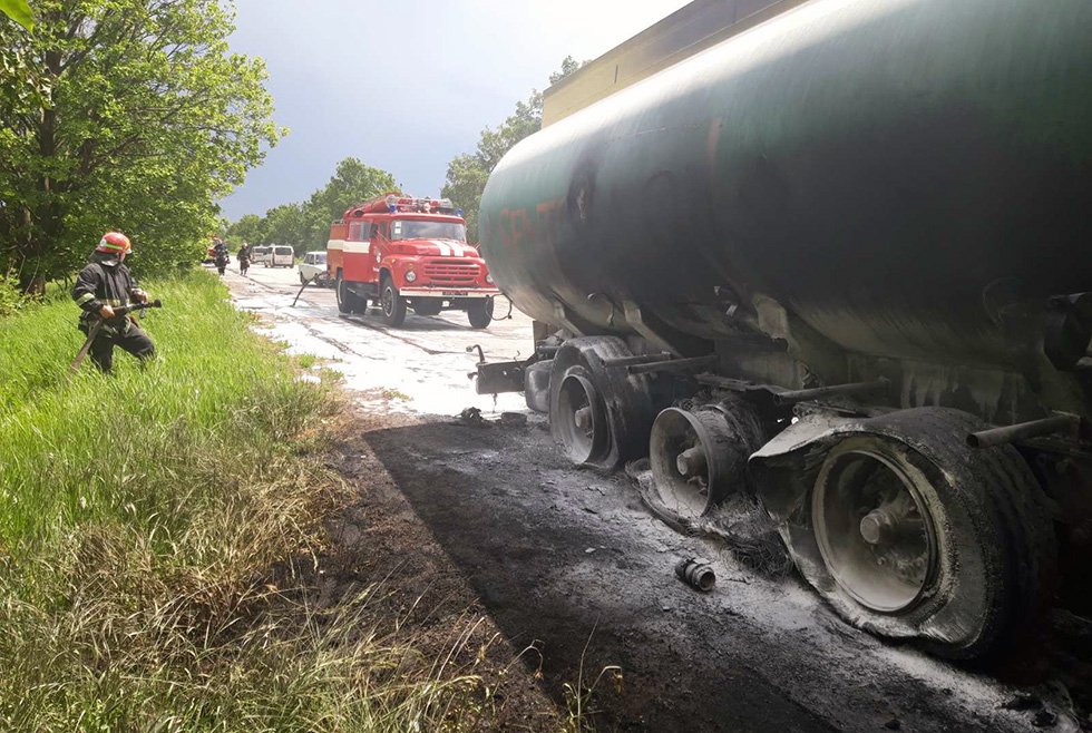 На трассе Борисполь - Днепр загорелся бензовоз с 38 тоннами горючего 1