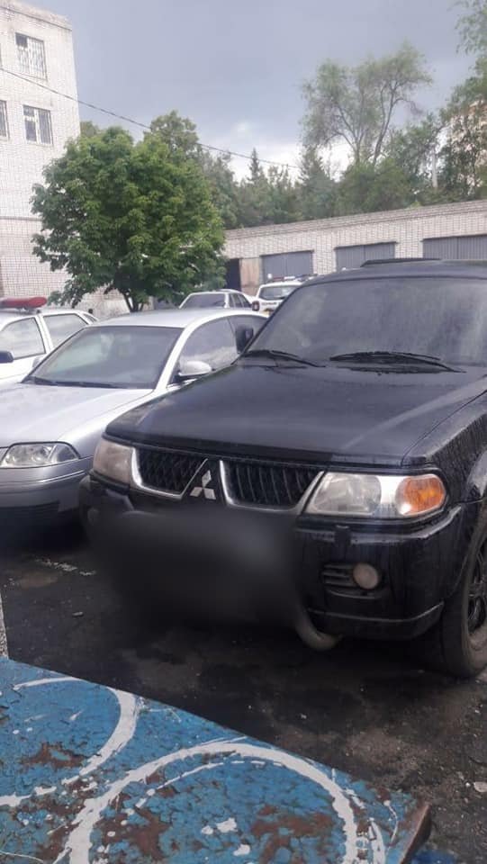 В Новомосковске водитель Mitsubishi Pajero проехался по пешеходному мосту 1