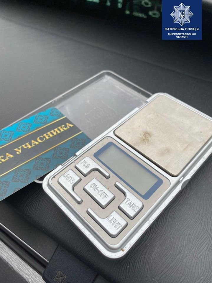 В Днепре водителя Hyundai остановили за нарушение ПДД и нашли у него в машине наркотики 1
