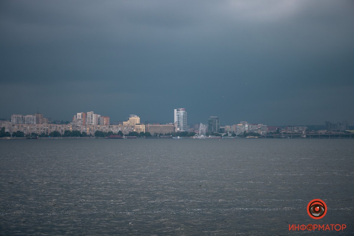 Как в Днепре прошел первый дождливый день лета 2