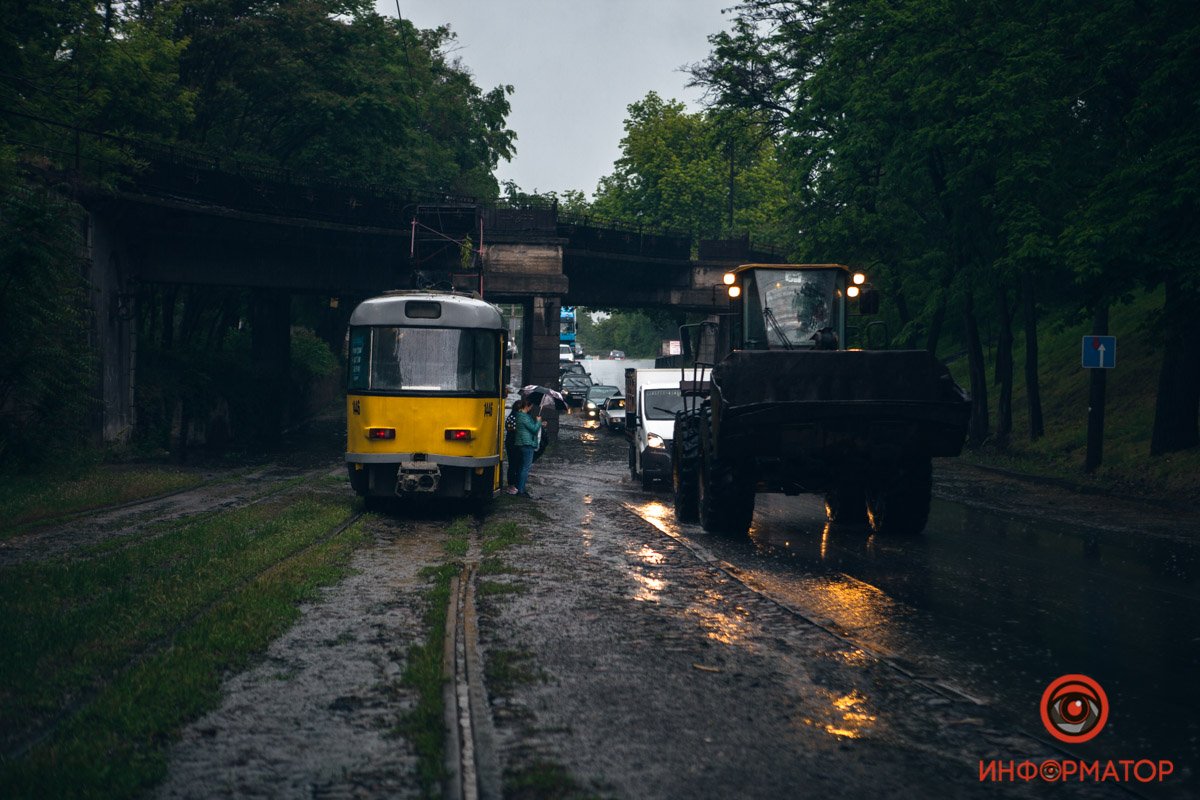 Как в Днепре прошел первый дождливый день лета 10