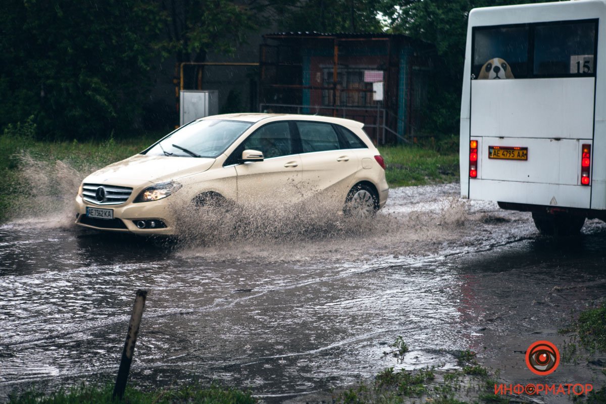 Как в Днепре прошел первый дождливый день лета 11