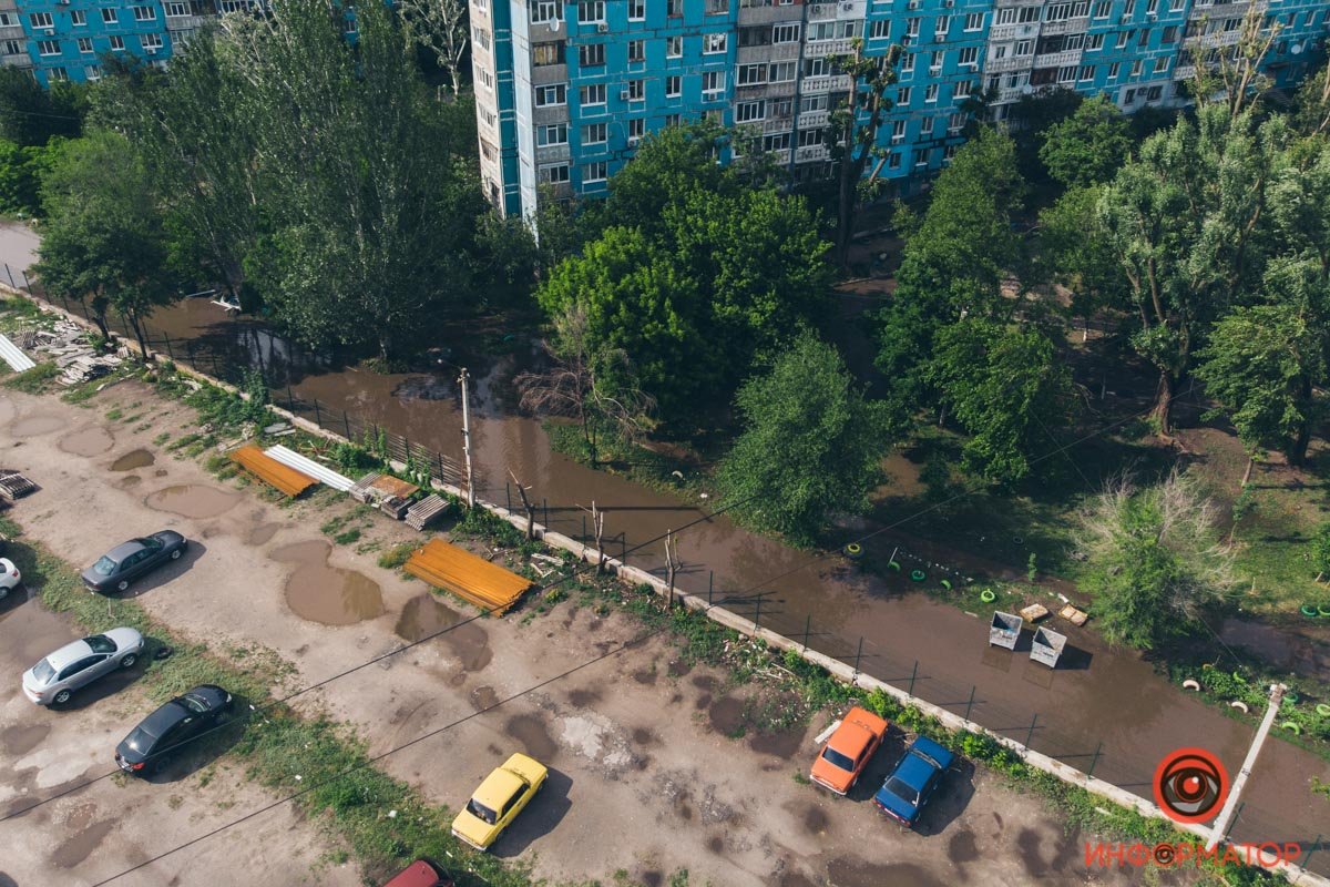 В Днепре после дождя затопило улицу на Левобережном 1