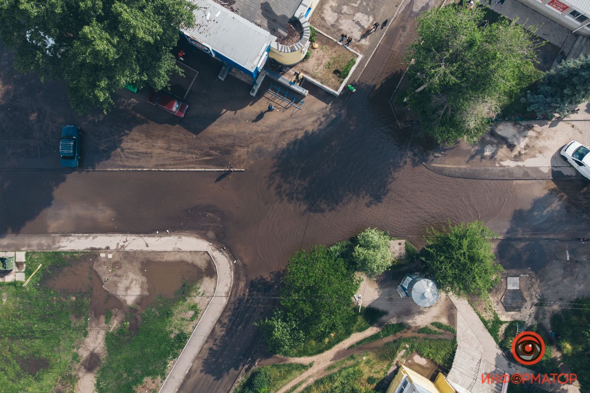 В Днепре после дождя затопило улицу на Левобережном 5