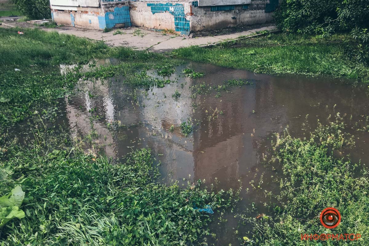 В Днепре после дождя затопило улицу на Левобережном 13