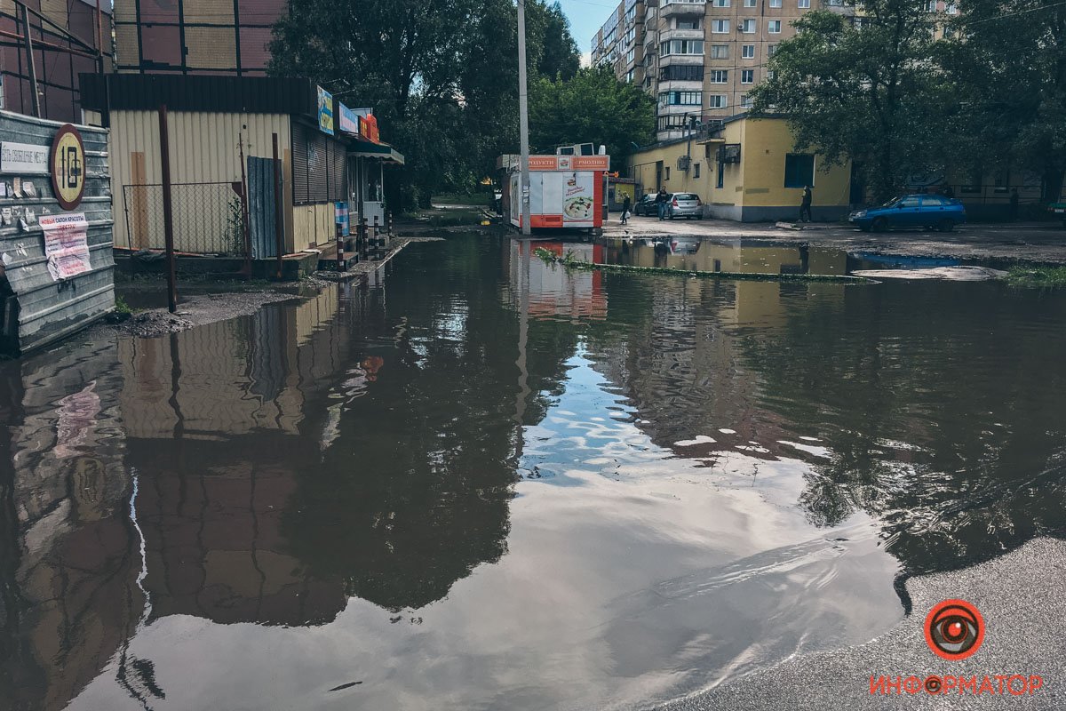 В Днепре после дождя затопило улицу на Левобережном 14