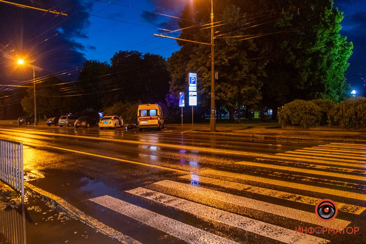 Девушки переходили дорогу Девушки переходили дорогу