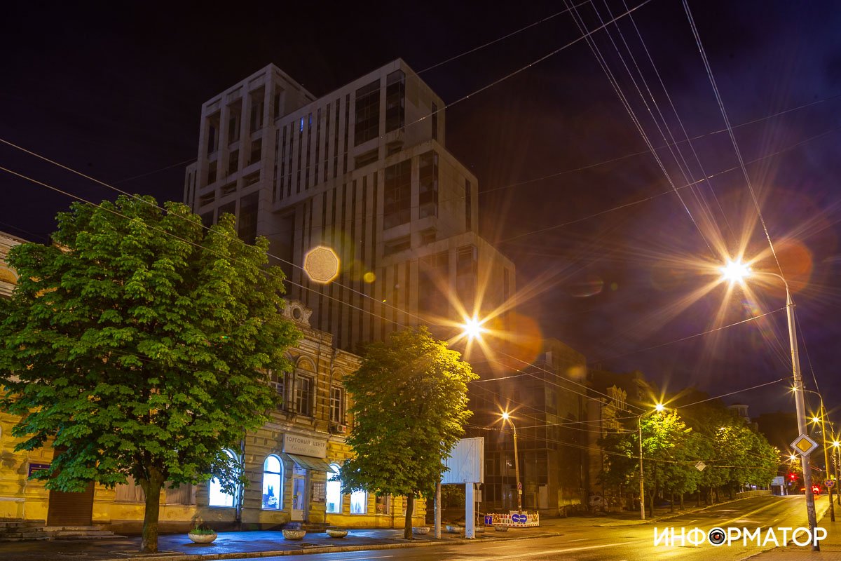Возвышается в сумраке Возвышается в сумраке