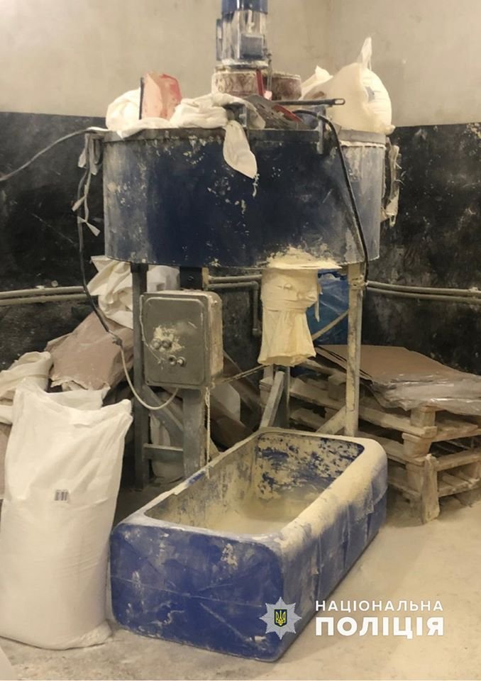 Производили товар в подпольном цеху