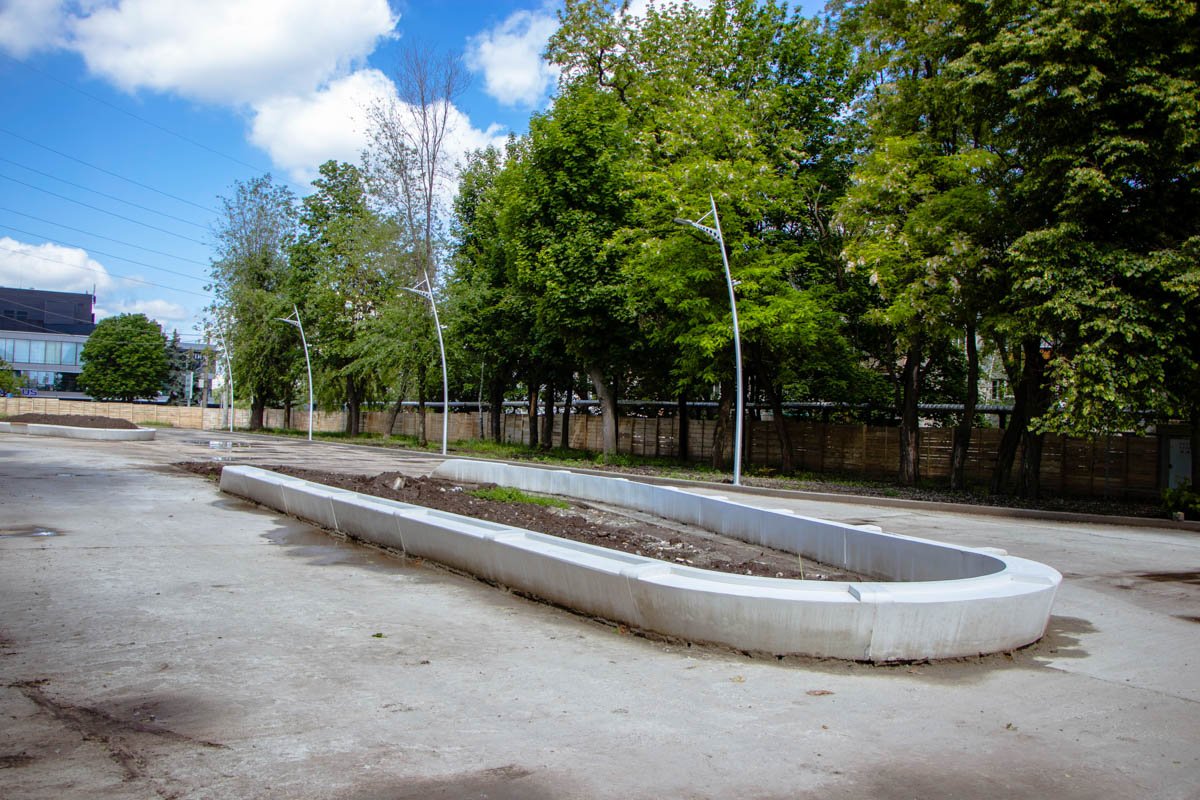 Аллея влюбленных, городок с аттракционами и зеленый лабиринт: как преображаются парки Днепра 8