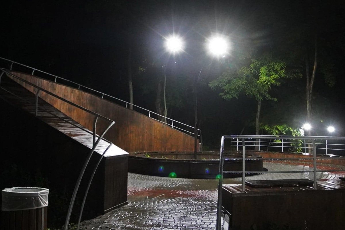 Аллея влюбленных, городок с аттракционами и зеленый лабиринт: как преображаются парки Днепра 12