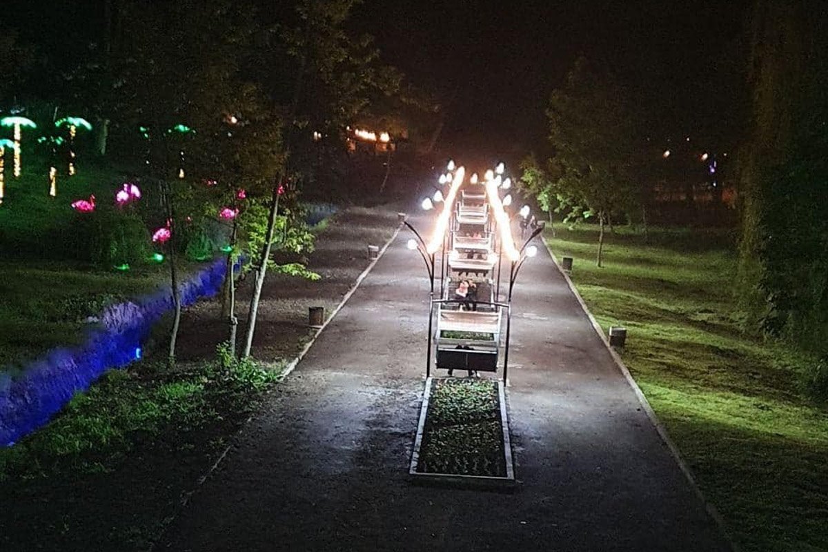 Аллея влюбленных, городок с аттракционами и зеленый лабиринт: как преображаются парки Днепра 13