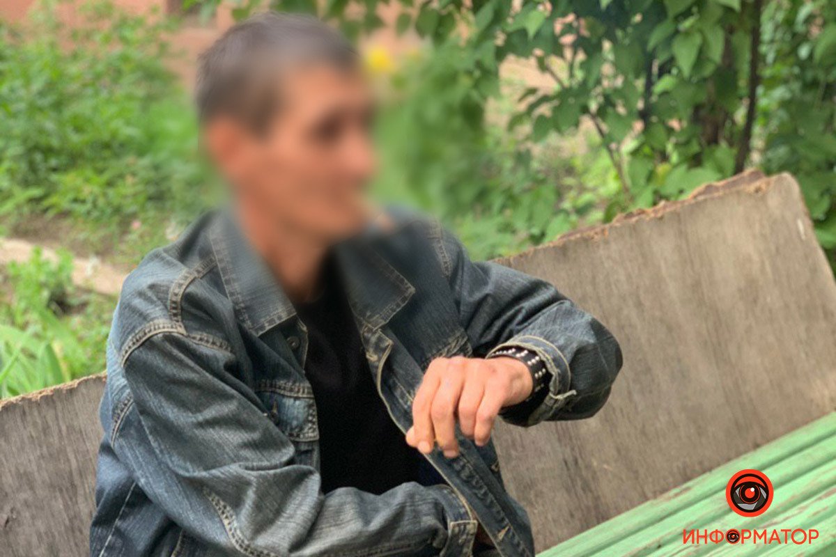В Днепре на Гули Королевой мужчина ударил соседа ножом в живот и шею 1