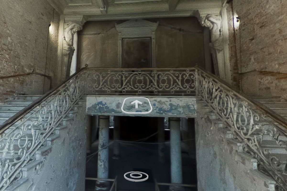 Навигация позволяет переходить из одного зала в другой