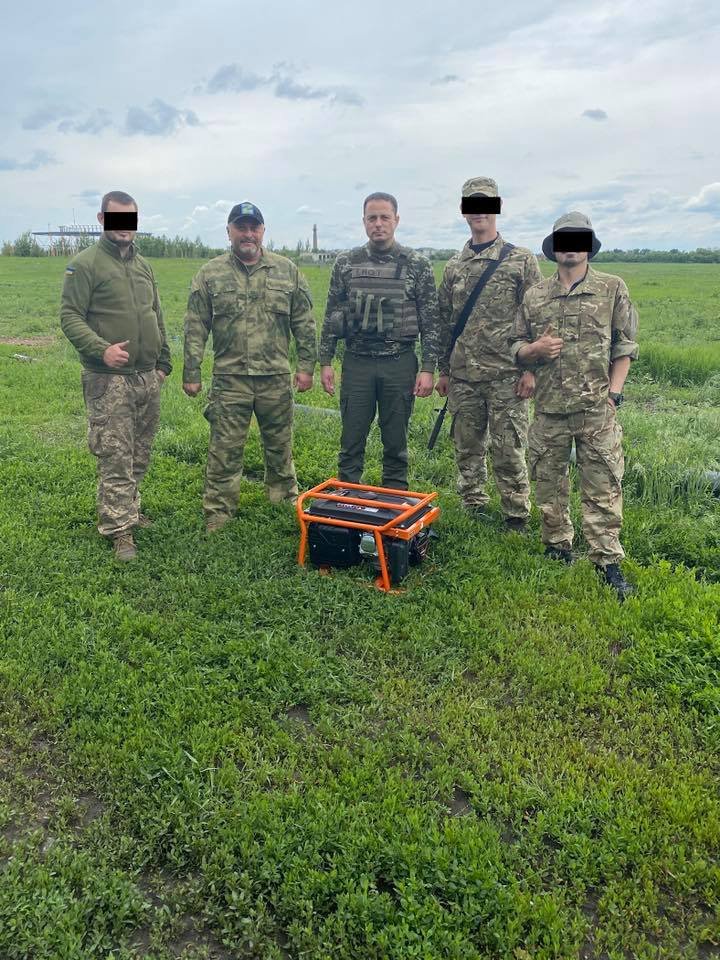 Мэр Каменского приехал к украинским защитникам в зону ООС 1