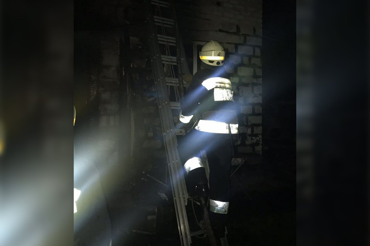 Женщина надышалась гарью, вследствие чего ее забрали в больницу