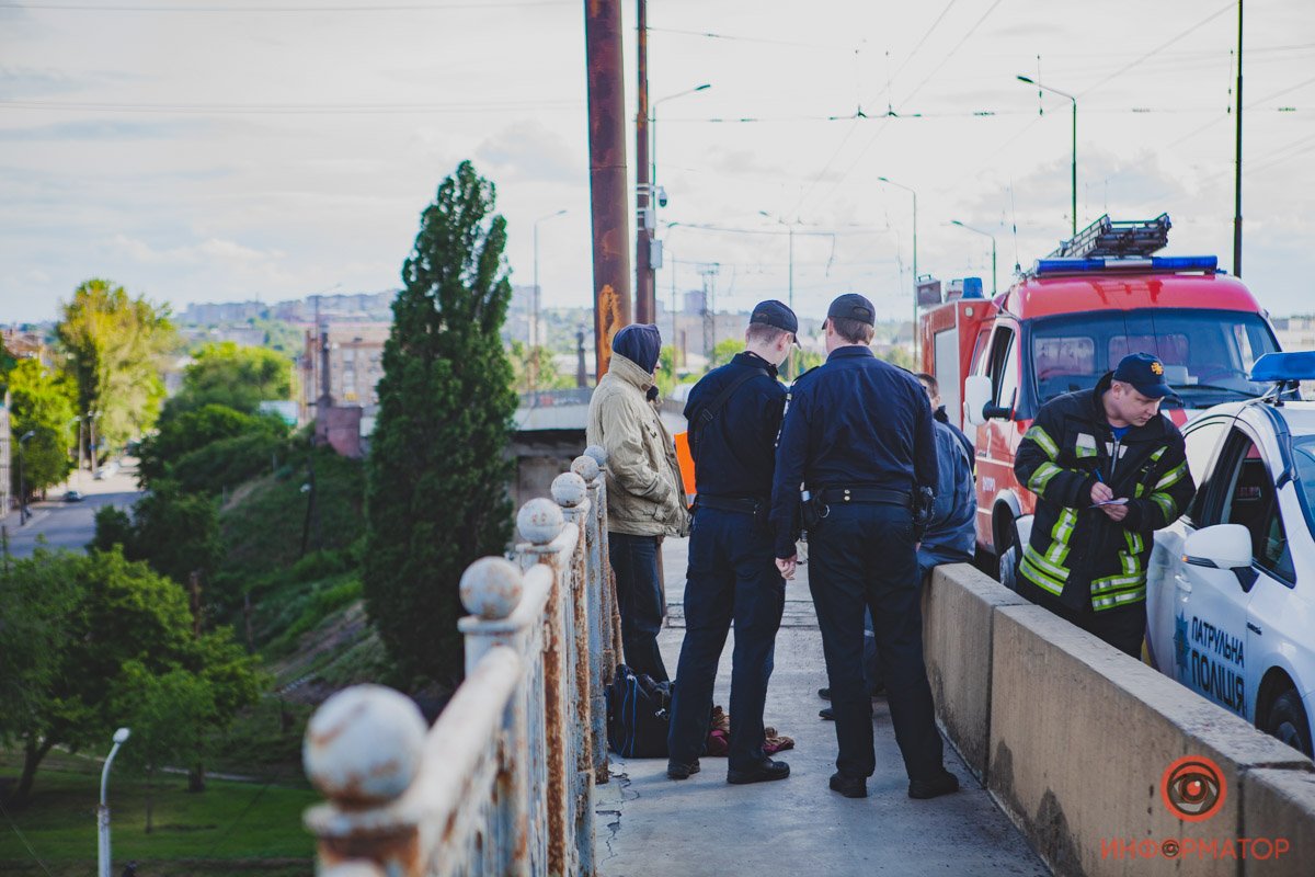 Мужчина прыгнул с Амурского моста