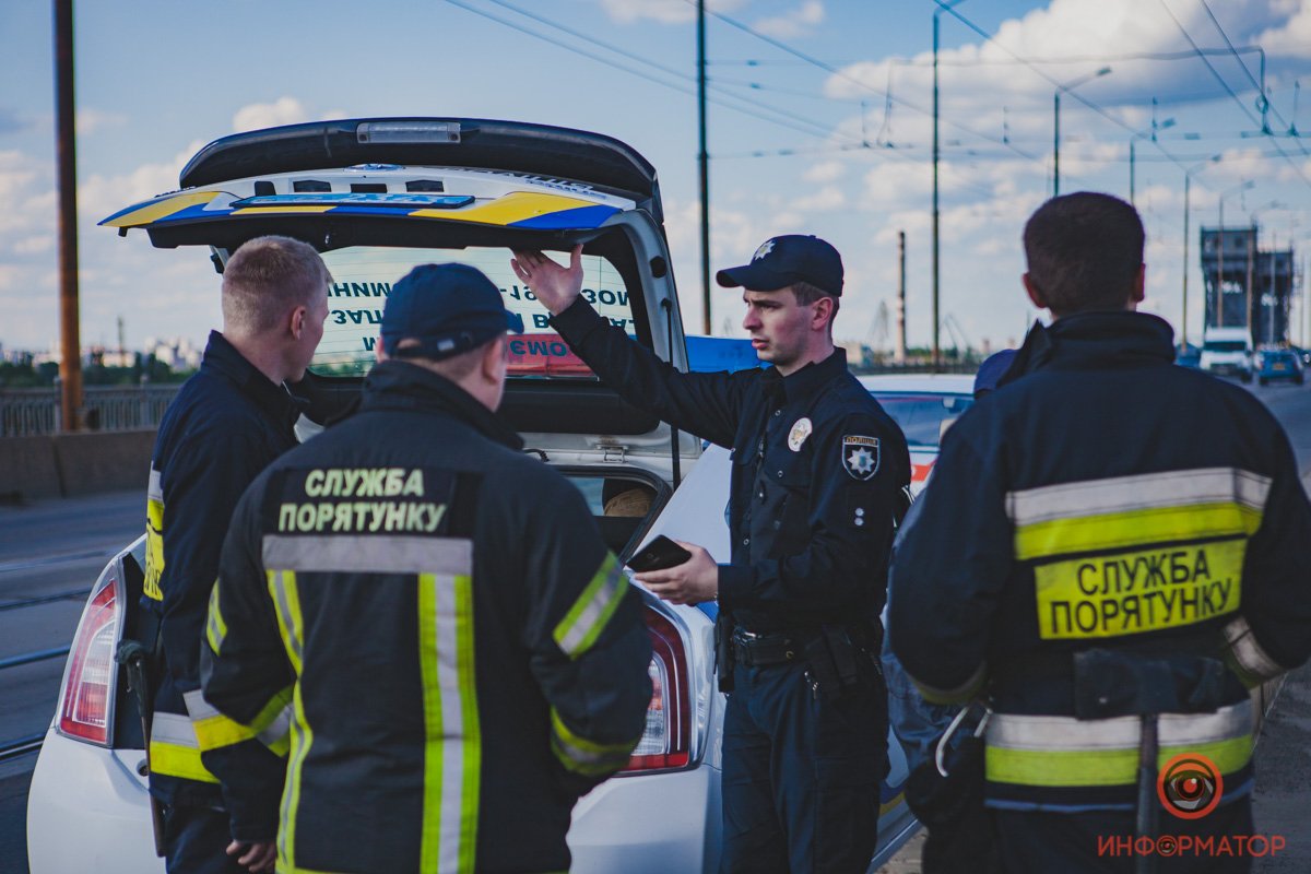 Патрульные обследовали территорию, но нашли только сумку с вещами