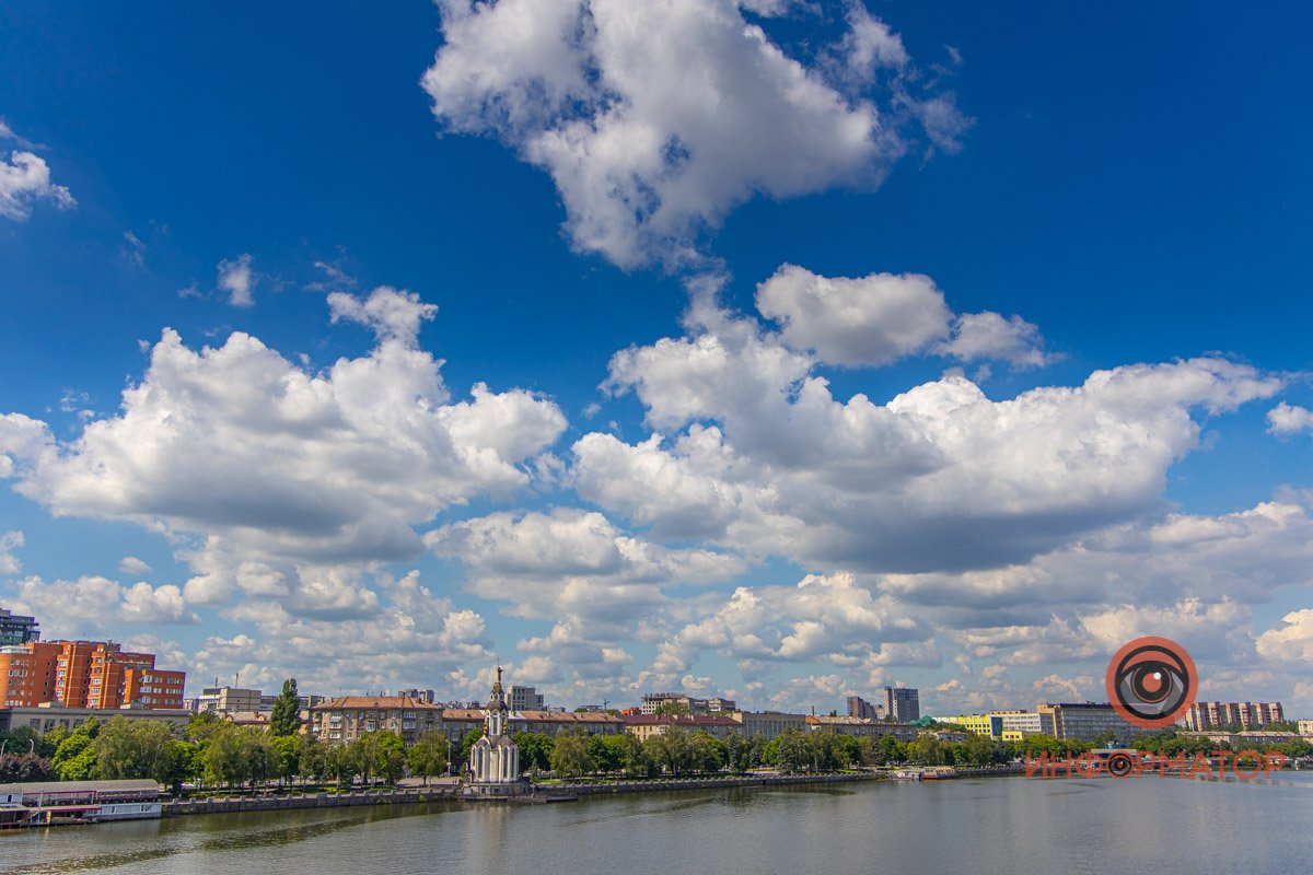 В небе над Днепром появились пушистые облака 3