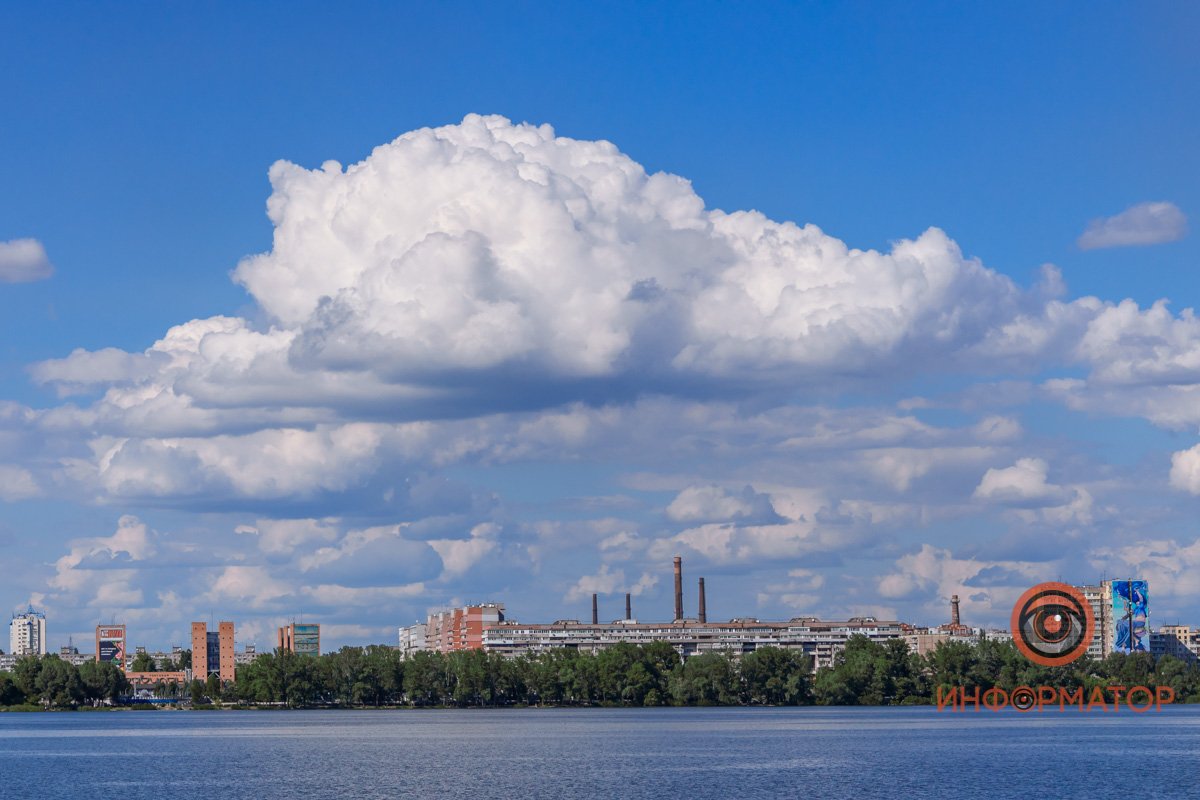 В небе над Днепром появились пушистые облака 9