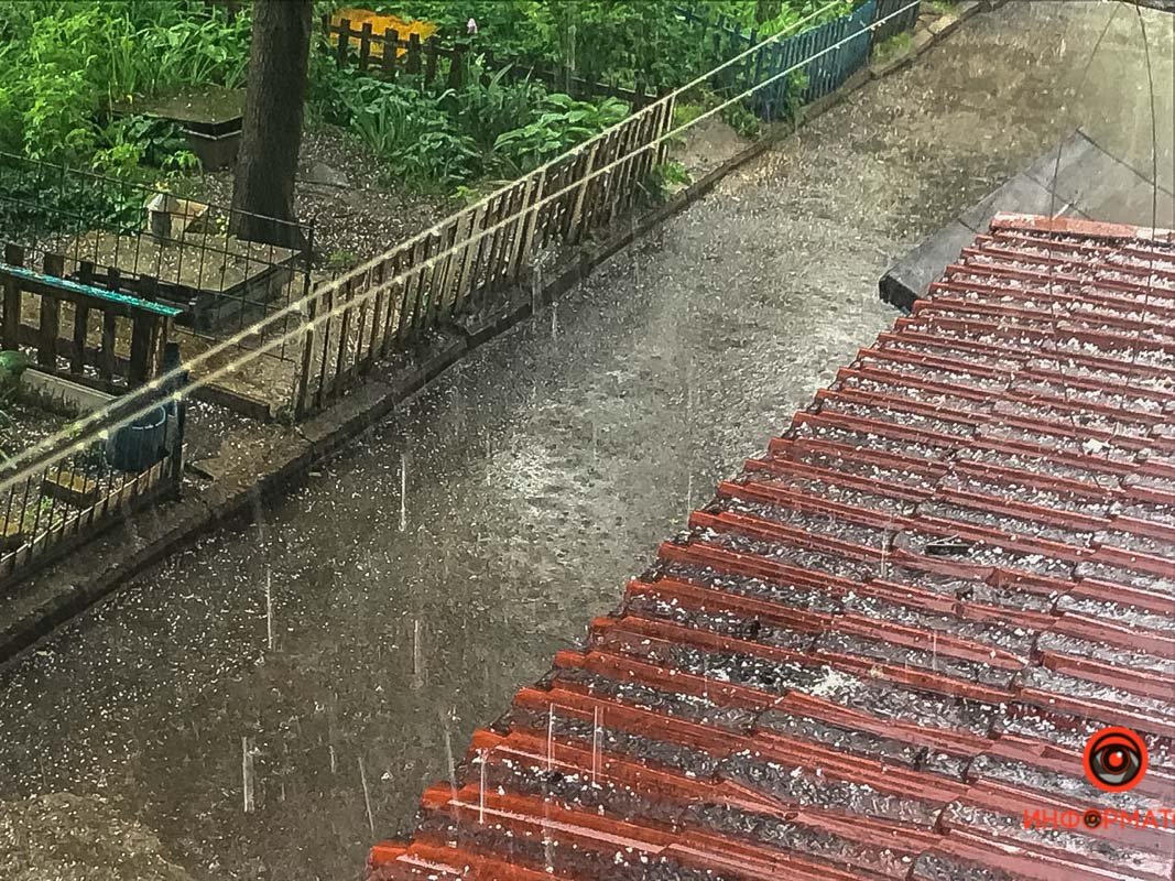 В Днепре прошел град и сильный дождь 1