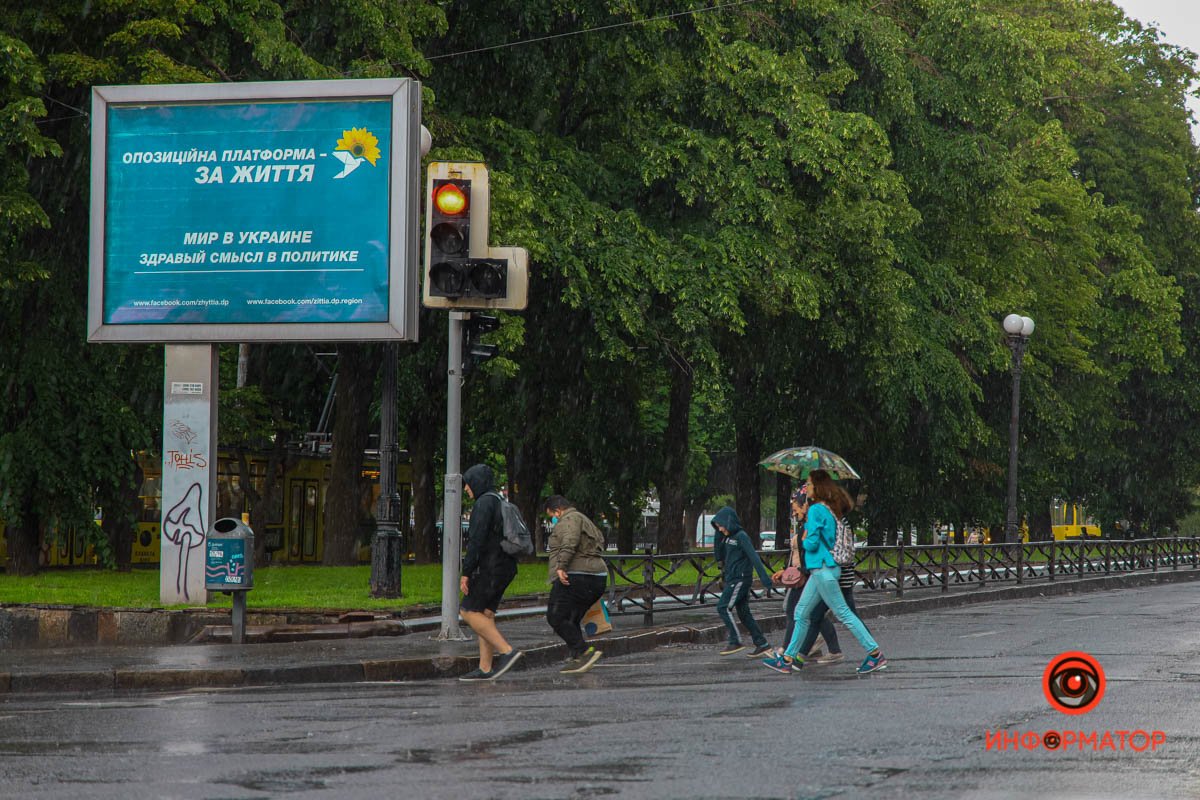 В Днепре прошел град и сильный дождь 5