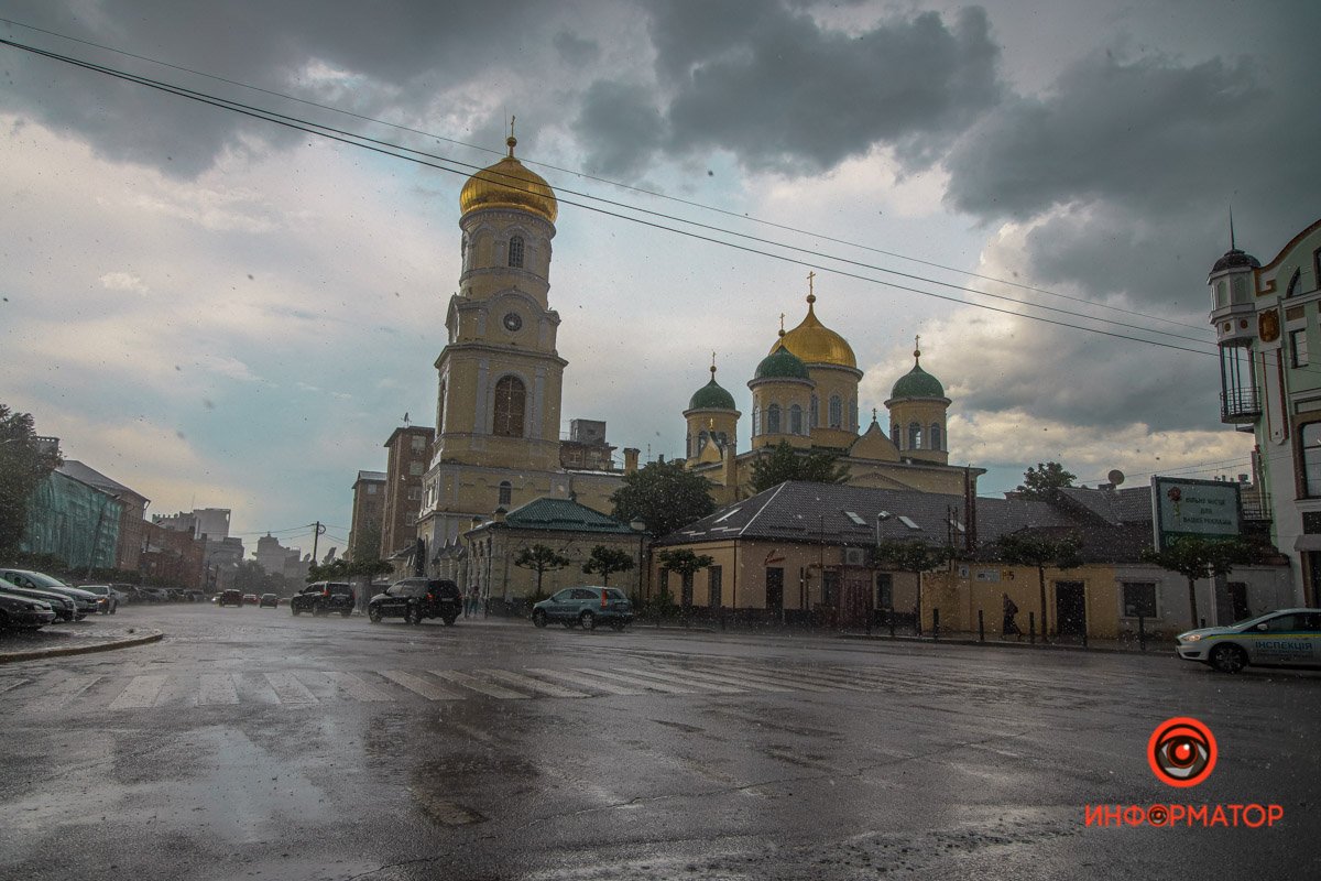 В Днепре прошел град и сильный дождь 6