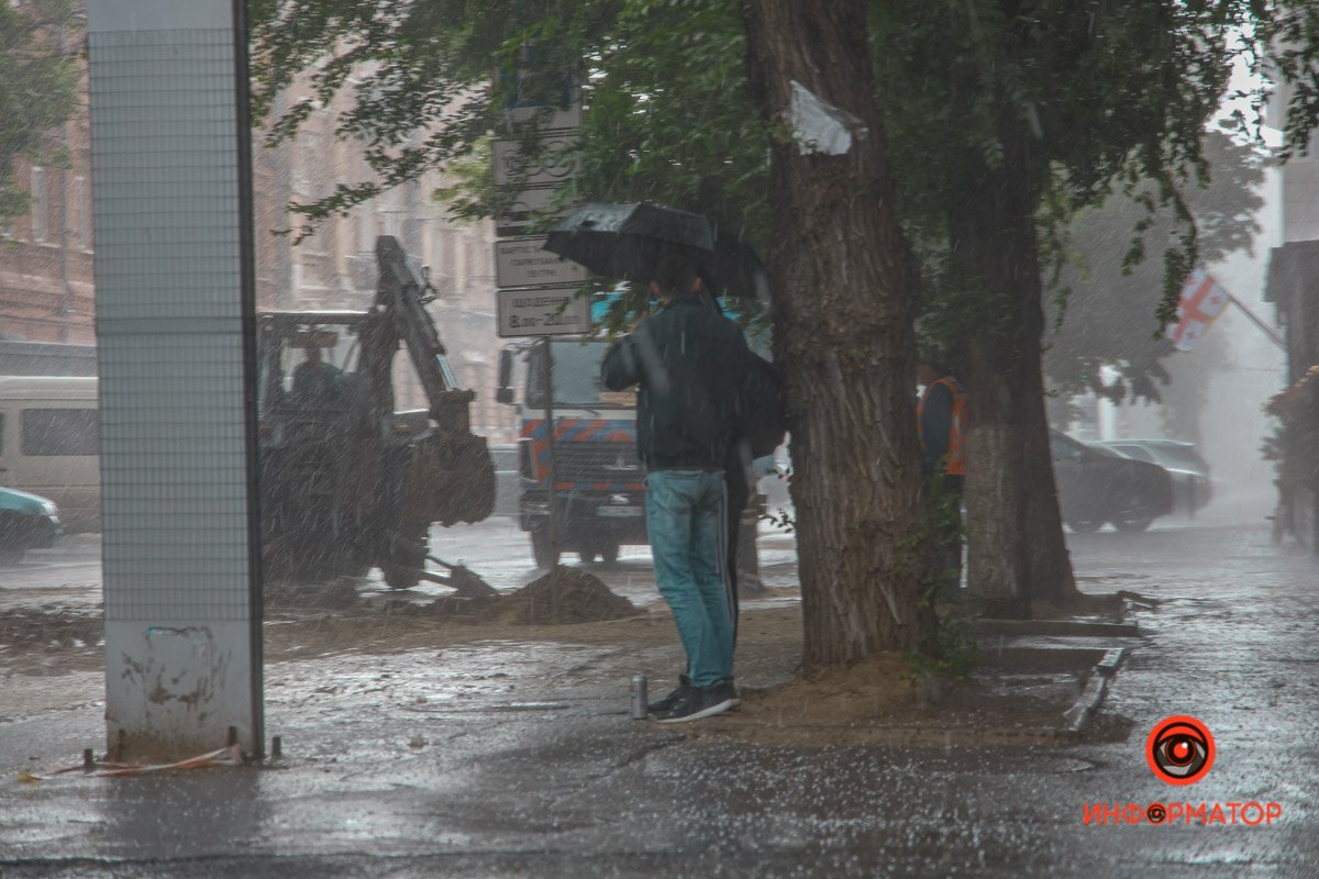 В Днепре прошел град и сильный дождь 8