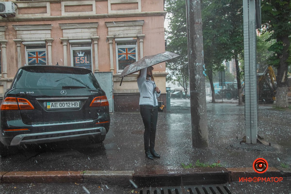 В Днепре прошел град и сильный дождь 9