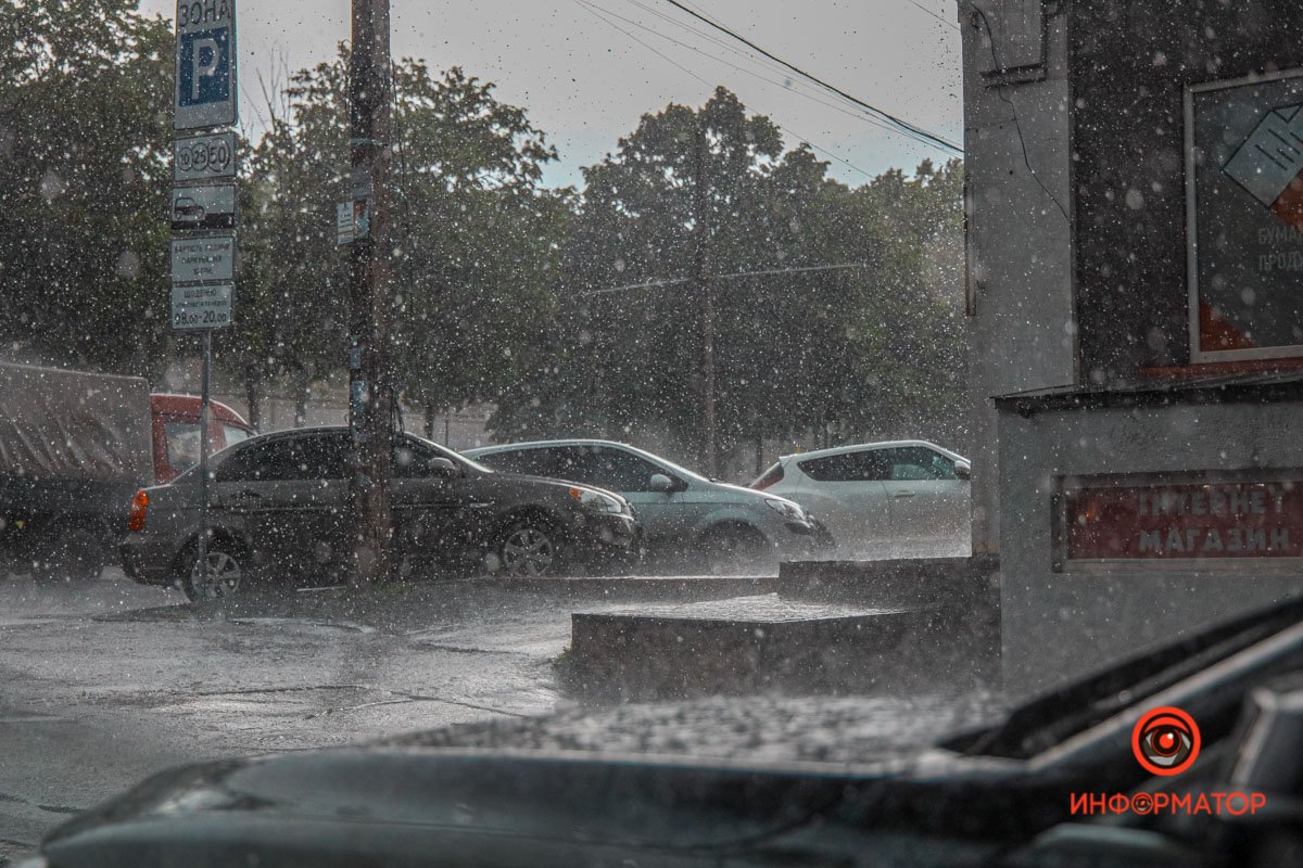 В Днепре прошел град и сильный дождь 10