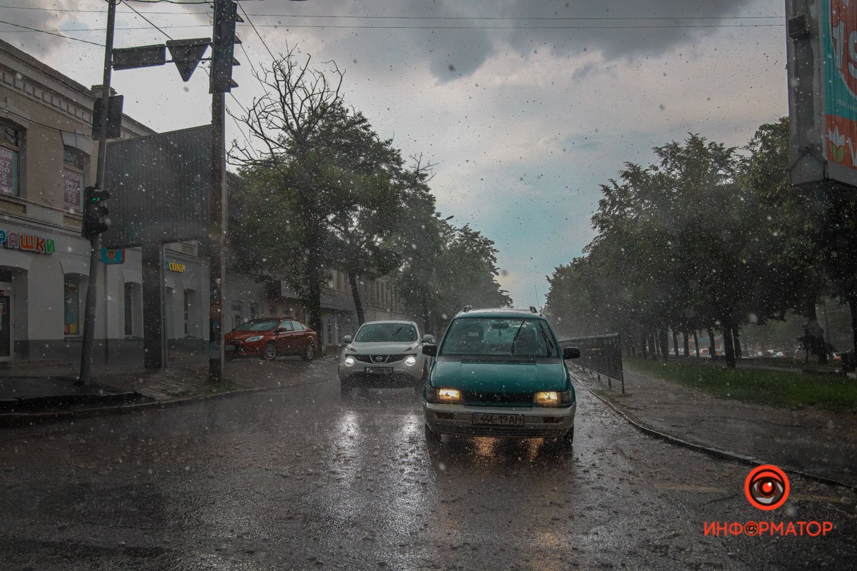 В Днепре прошел град и сильный дождь 11