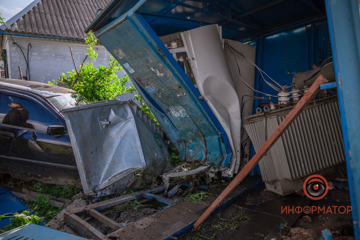 В Днепре пьяный мужчина украл BMW и влетел в трансформаторную будку 5