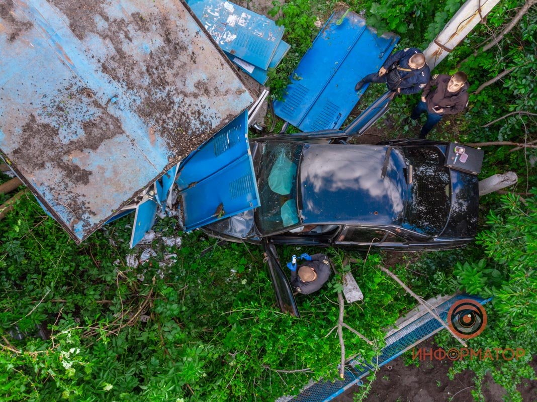 В Днепре пьяный мужчина украл BMW и влетел в трансформаторную будку 9
