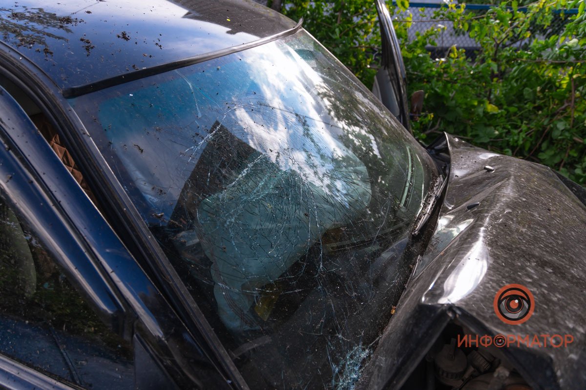 В Днепре пьяный мужчина украл BMW и влетел в трансформаторную будку 12