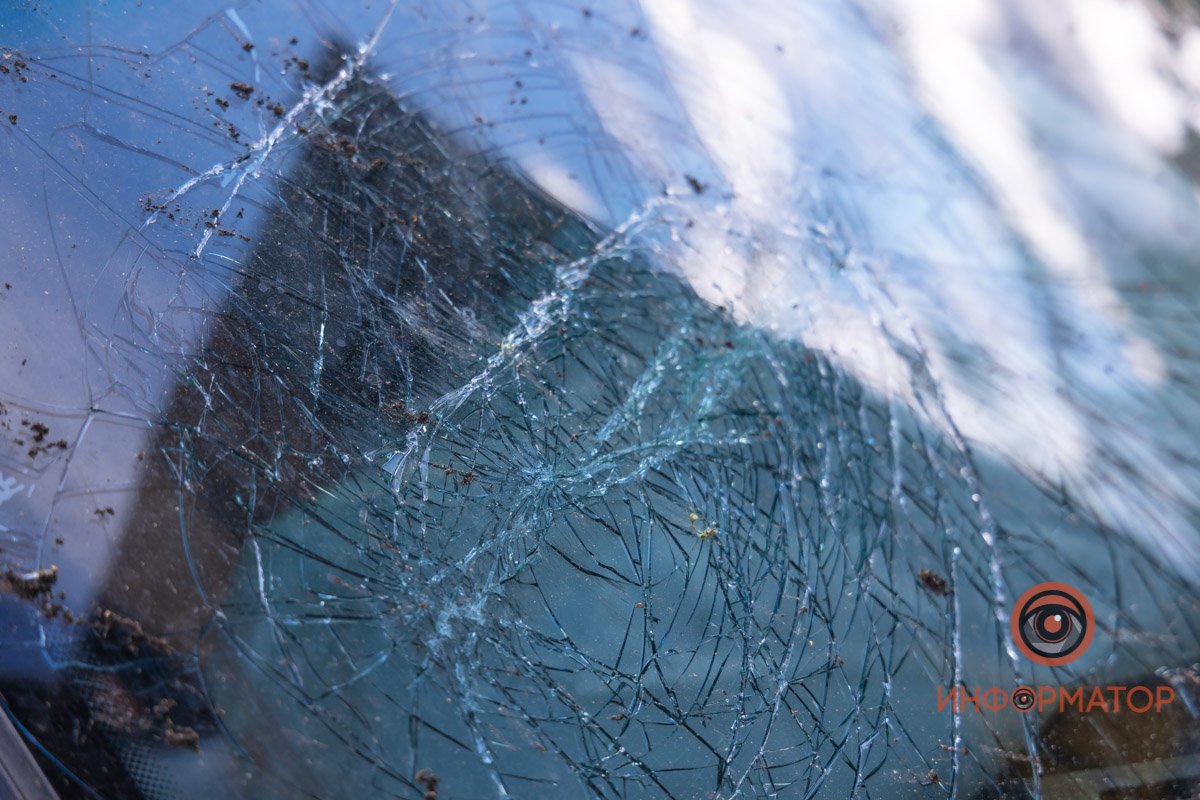 В Днепре пьяный мужчина украл BMW и влетел в трансформаторную будку 14