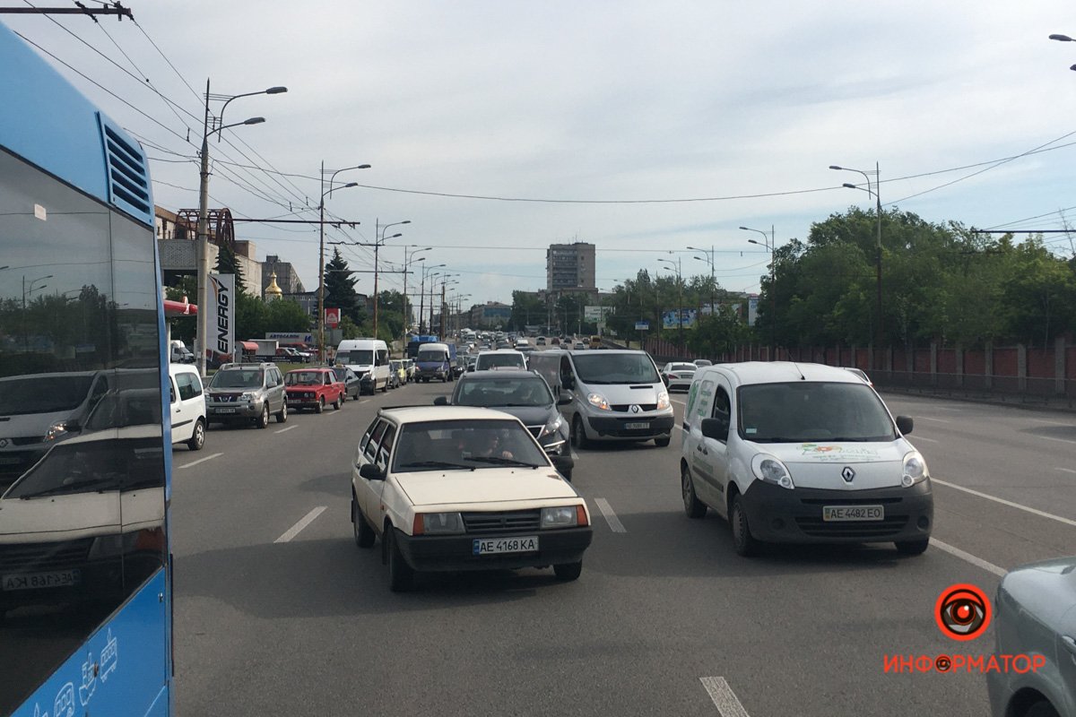 В Днепре возле "Нашей правды" столкнулись два автобуса: движение затруднено 2