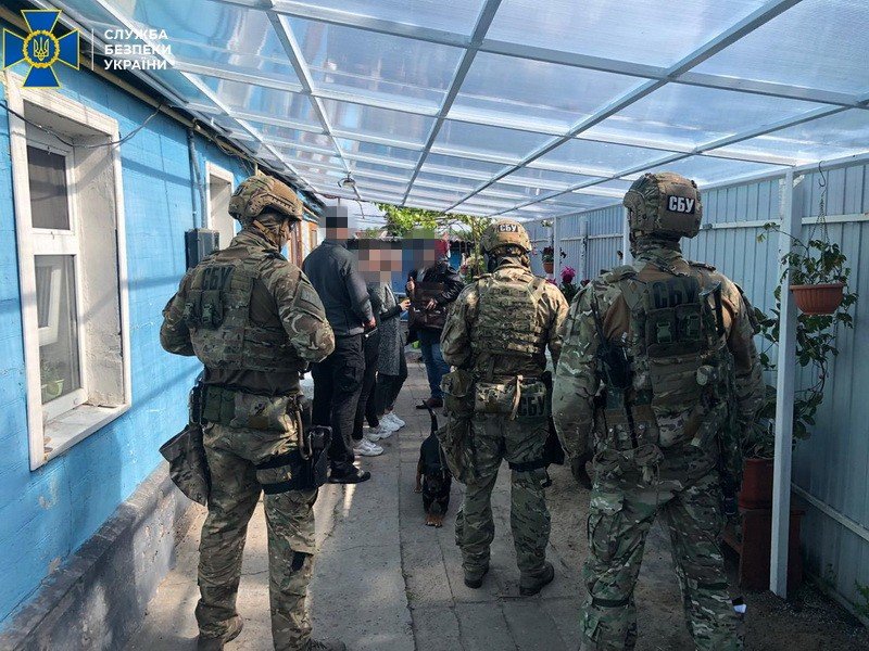 Устанавливаются все участники противоправной деятельности и решается вопрос об избрании меры пресечения Устанавливаются все участники противоправной деятельности и решается вопрос об избрании меры пресечения