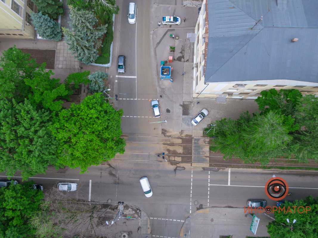 Авто вылетело на тротуар Авто вылетело на тротуар