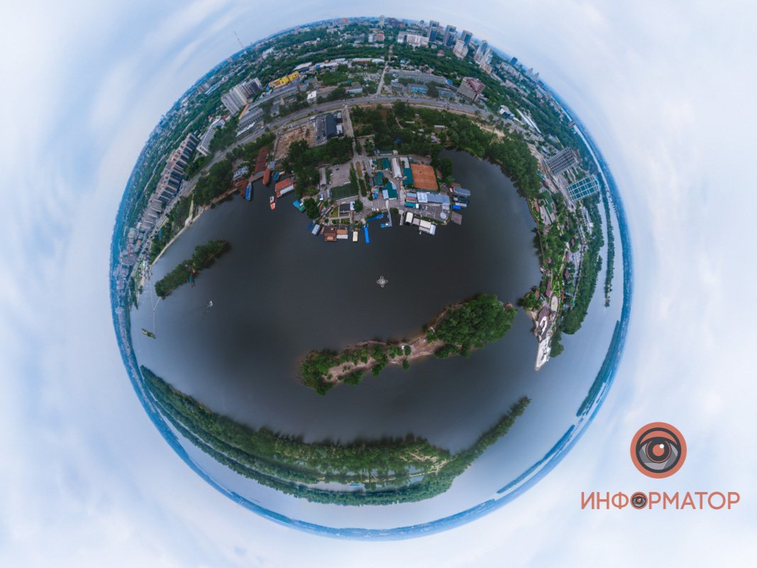 Город становится миром, когда ты любишь одного из живущих в нем Город становится миром, когда ты любишь одного из живущих в нем