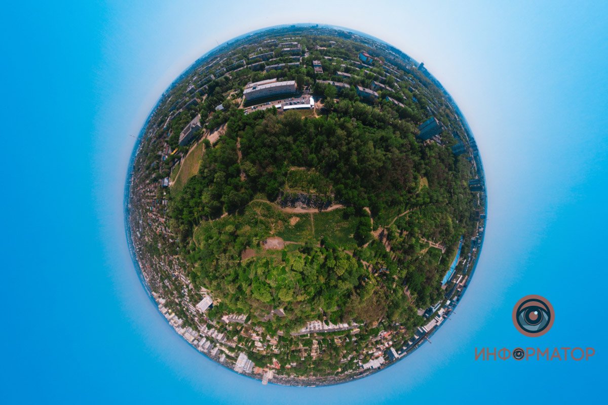 Жизнь в городах приучает смотреть разве что себе под ноги. О том, что на свете бывает небо, никто и не вспомнит… Жизнь в городах приучает смотреть разве что себе под ноги. О том, что на свете бывает небо, никто и не вспомнит…