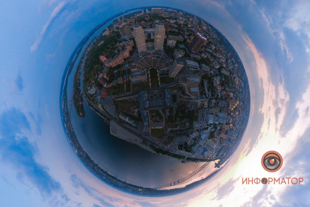 Такое ощущение, что всех нас разбросали по этой планете и перемешали по ней, чтобы каждый сам искал свое место Такое ощущение, что всех нас разбросали по этой планете и перемешали по ней, чтобы каждый сам искал свое место