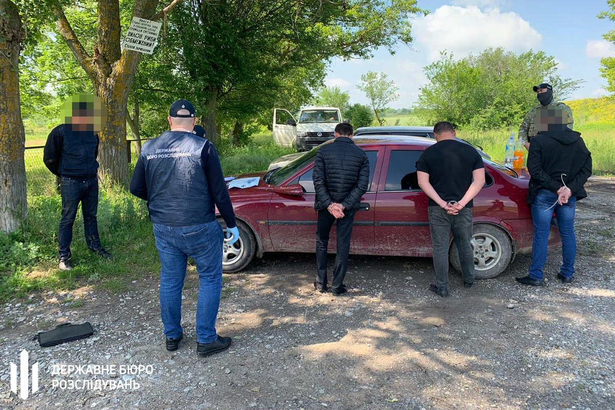 В состав банды входил начальник, зам. начальника отдела полиции, начальник одного из секторов и четыре оперативника Павлоградского ОП