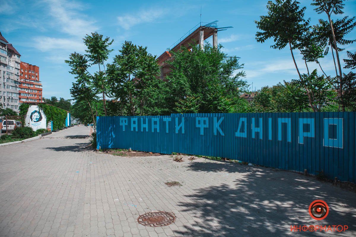 Фанаты ФК "Днепр" привели в порядок бульвар Кучеревского: как он выглядит сейчас 1
