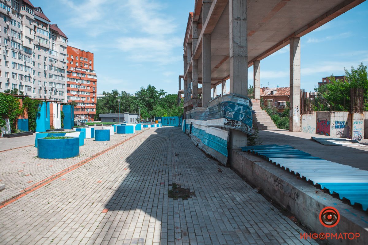 Фанаты ФК "Днепр" привели в порядок бульвар Кучеревского: как он выглядит сейчас 3