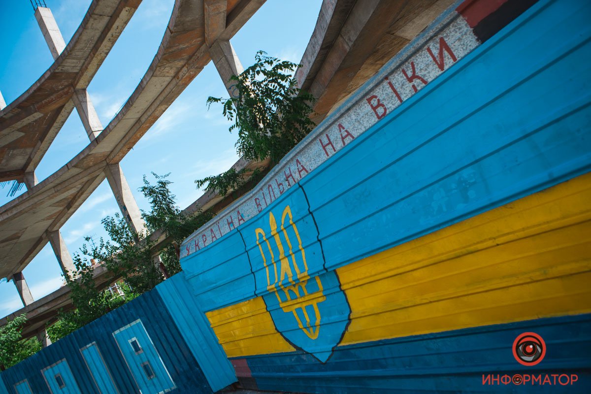 Фанаты ФК "Днепр" привели в порядок бульвар Кучеревского: как он выглядит сейчас 6